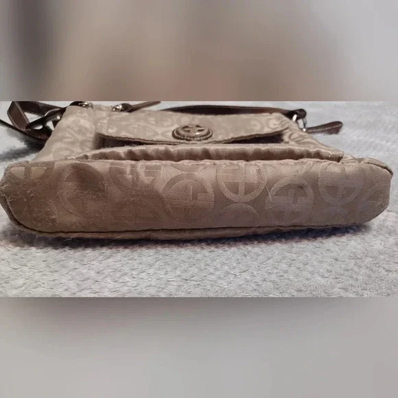 A Giani Bernini Crossbody Bag with Coin Purse - Picture 3 of 12